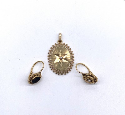 DEMI-PARURE en or (750) ciselé comprenant...